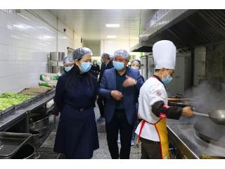 遂宁市人大常委会副主任刘枫莅临蓬溪中学..