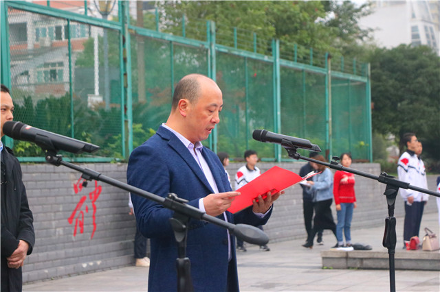 纪委书记杨加林主持仪式