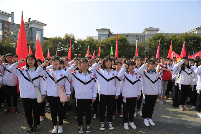 不忘初心踏征程 蓬中学子写辉煌